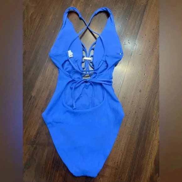 Becca Swimsuit Size Small 4 / 6 Periwinkle Blue Plunge Neck Gold Accent NWOT - Picture 3 of 13